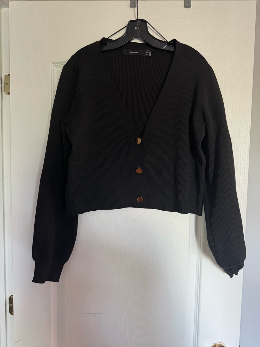 Vero Moda Black Ribbed V-Neck Button Cardigan. Ptp 21” length 19,5”